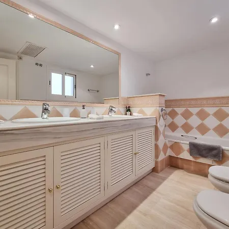 Daire Luxury Hacienda With Sea Views Marbella