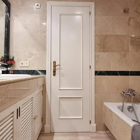 Luxury Hacienda With Sea Views דירה